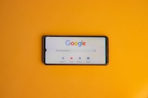 Búsqueda en Google en smartphone para SEO local